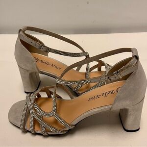 NEW Bella Vita Women's Elegant Silver Block Heels 6.5W